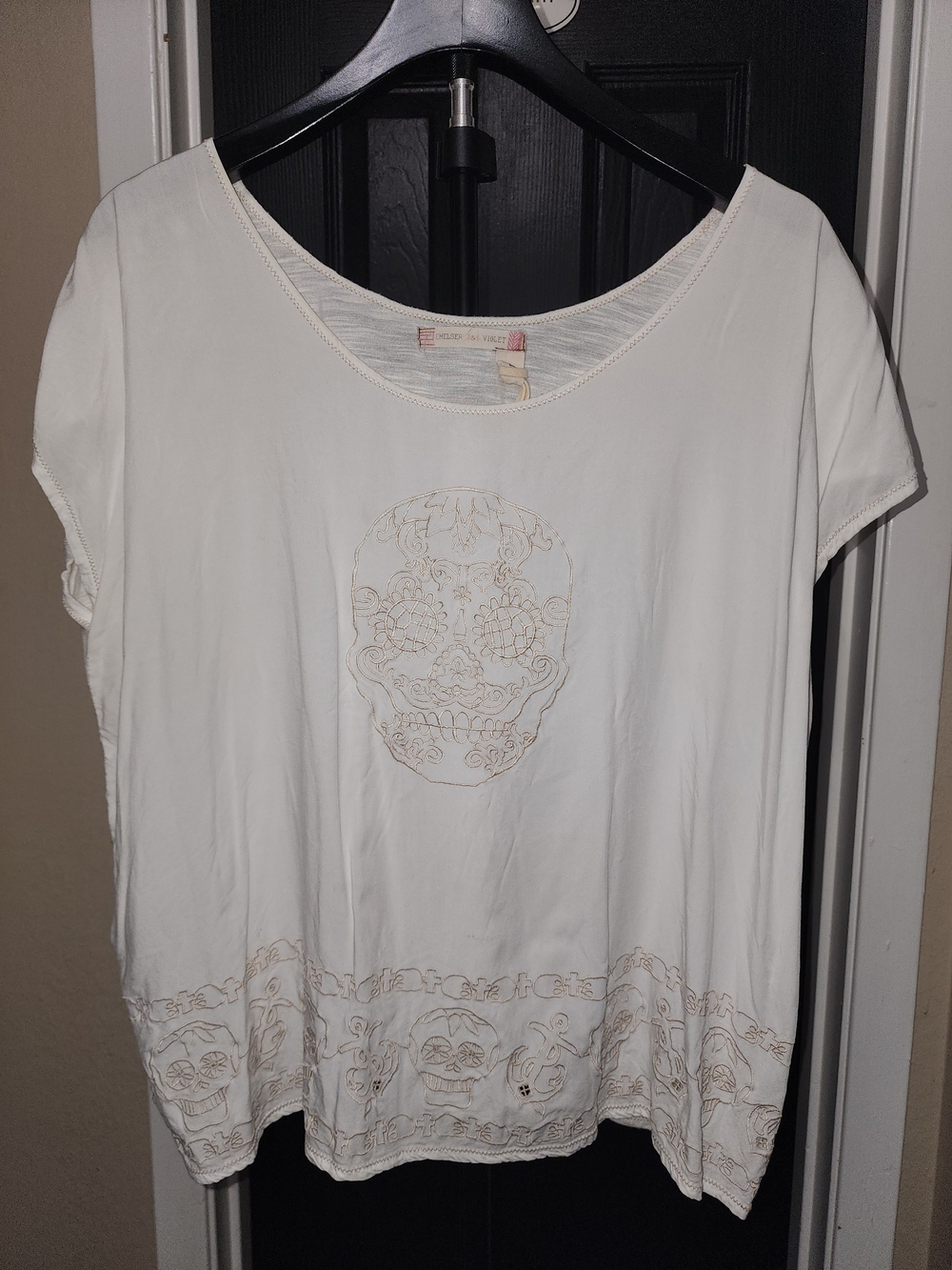 Chelsea & Violet Cream Short Sleeve Top with Embroidered Skull